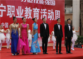 1 (172) 云南工艺美术学校2019年五年一贯制大专补报志愿时间