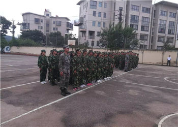 1 (77) 昆明化工技工学校2019年招生报名联系方式