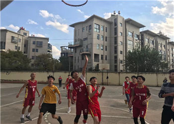 1 (97) 昆明金殿化工技工学校2020年在哪个网报名