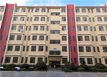 曲靖护理学校2021年中专班招往届生吗