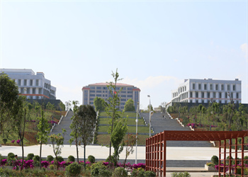 云南省文山卫生学校2023年报名费用多少钱